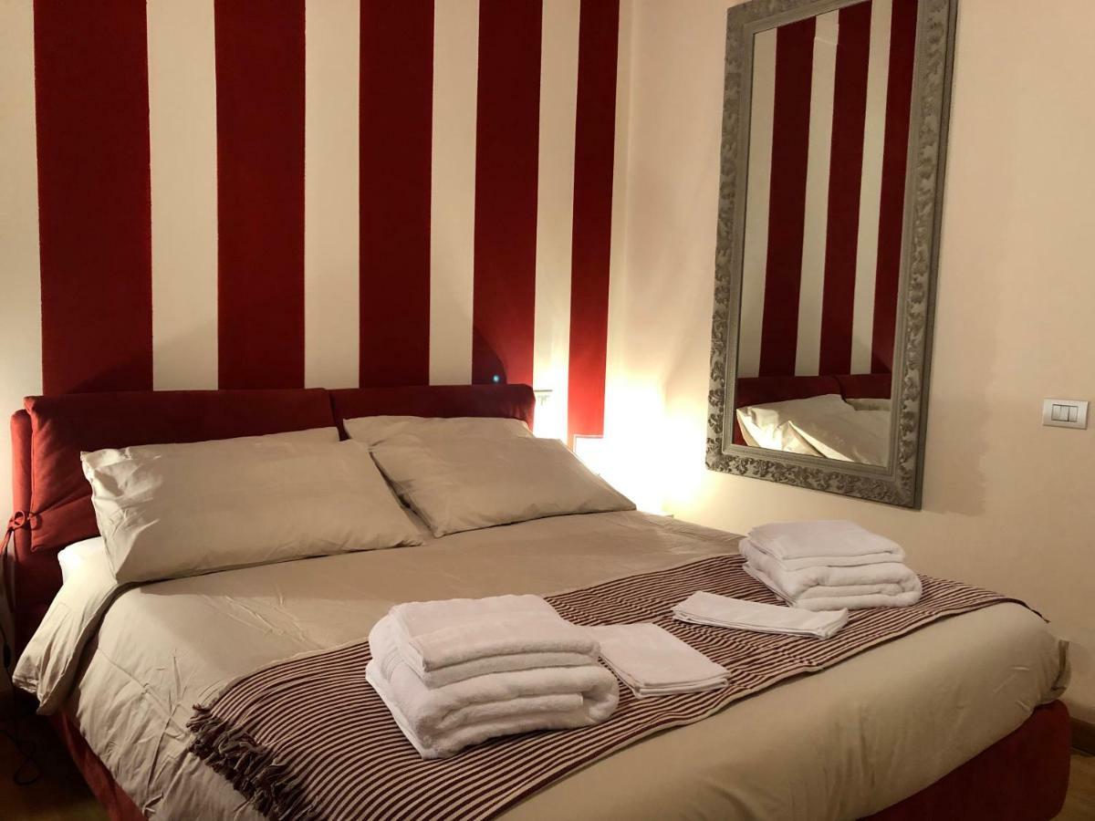 La Via Degli Artisti Apartment Arona Luaran gambar
