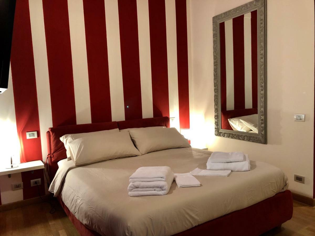La Via Degli Artisti Apartment Arona Luaran gambar