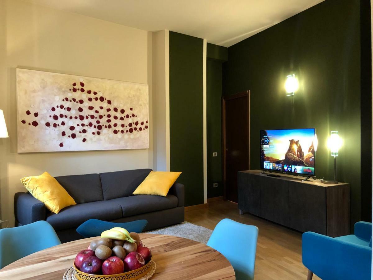 La Via Degli Artisti Apartment Arona Luaran gambar