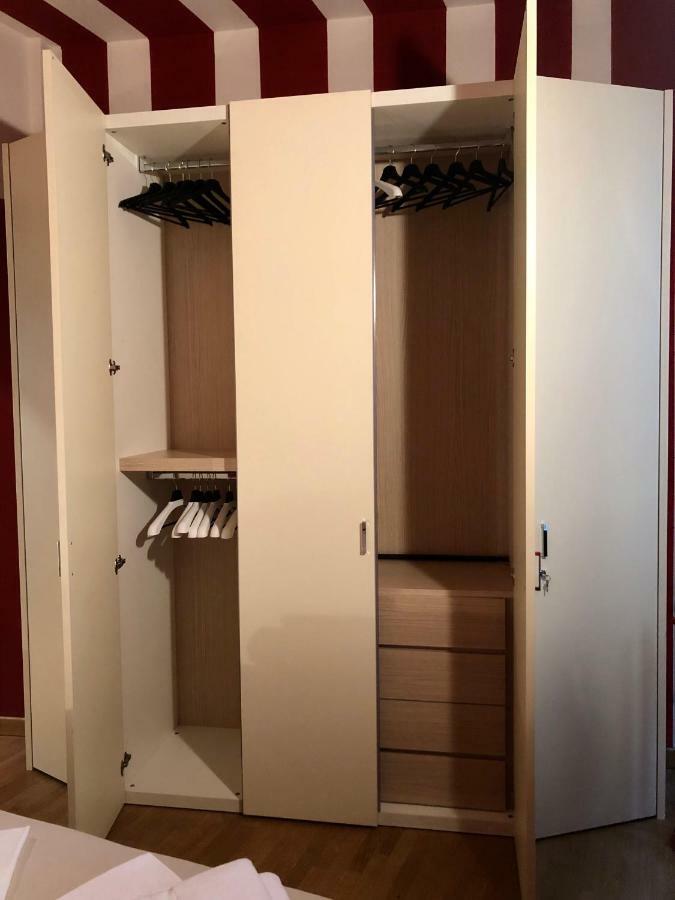 La Via Degli Artisti Apartment Arona Luaran gambar