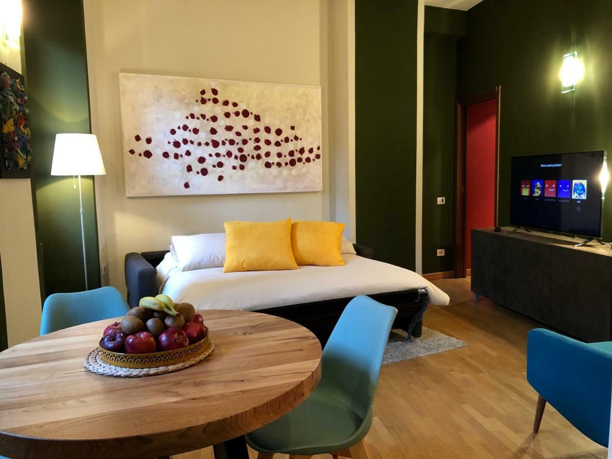 La Via Degli Artisti Apartment Arona Luaran gambar