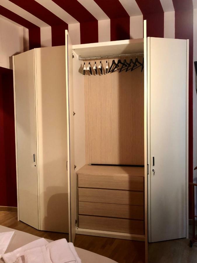 La Via Degli Artisti Apartment Arona Luaran gambar