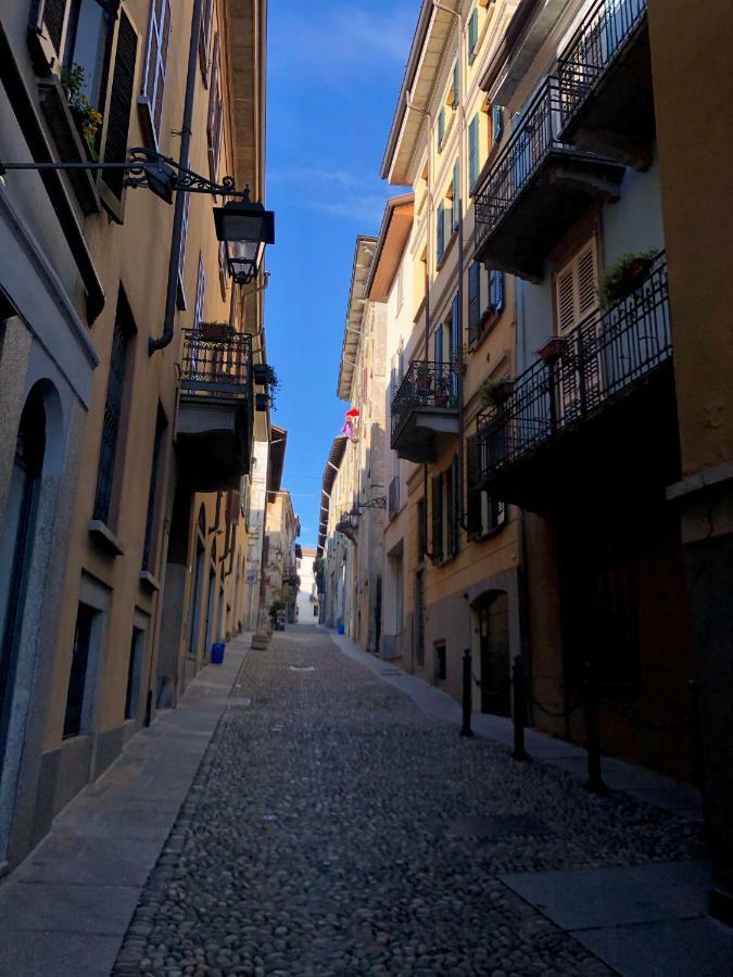 La Via Degli Artisti Apartment Arona Luaran gambar