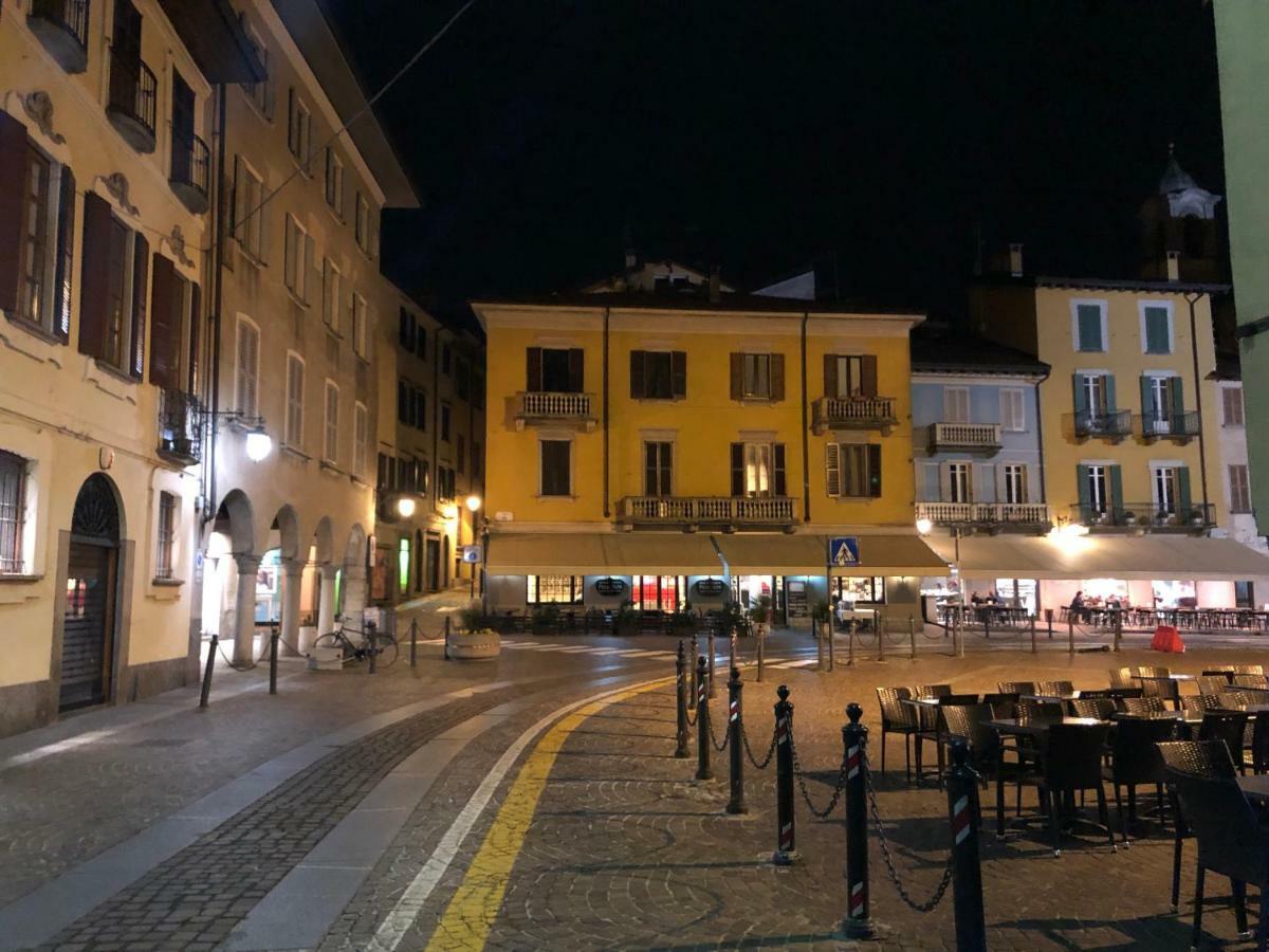 La Via Degli Artisti Apartment Arona Luaran gambar