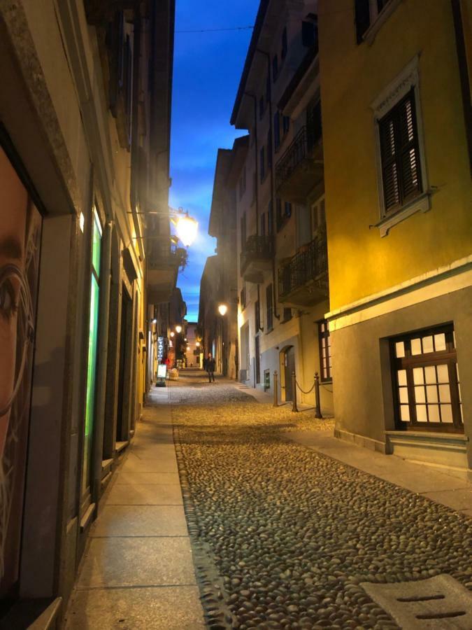 La Via Degli Artisti Apartment Arona Luaran gambar